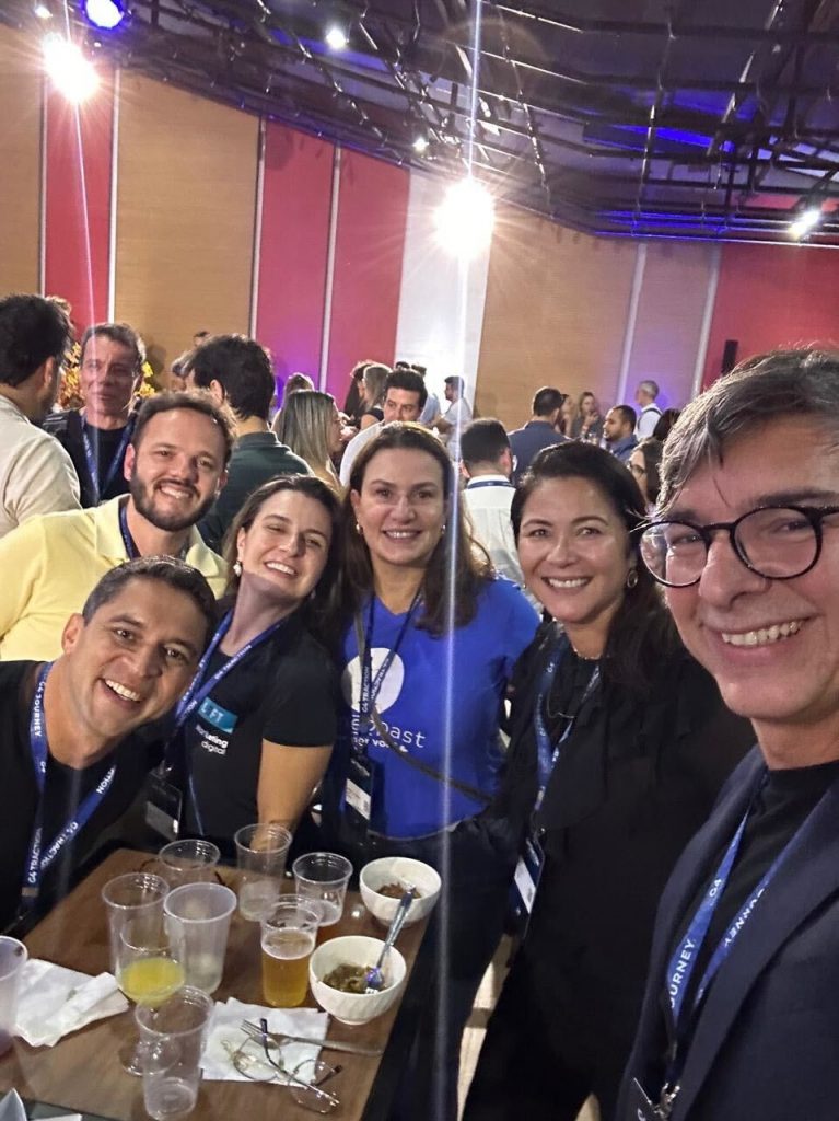 Foto de empresários fazendo networking na G4 Traction.