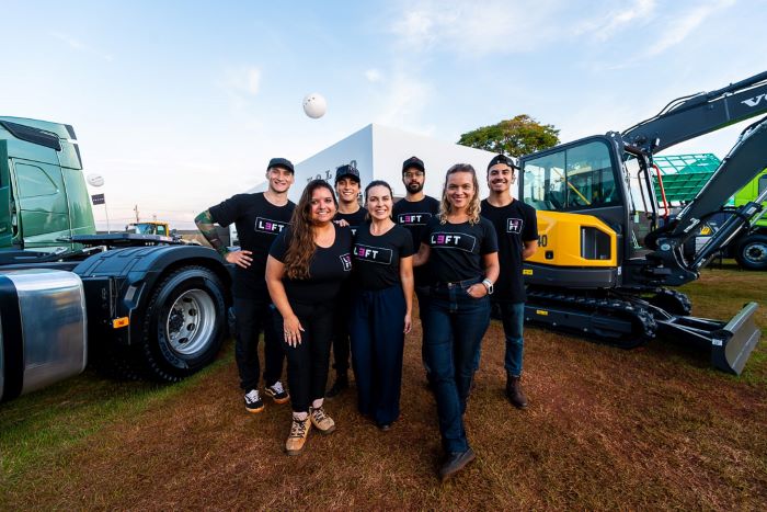 Foto da equipe L3FT no Agrishow.
